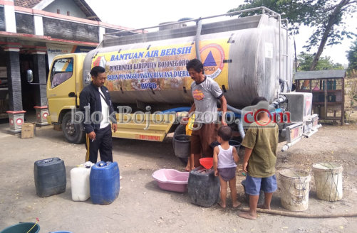 BPBD Bojonegoro Kirim 24.000 Liter Air Bersih ke Kasiman